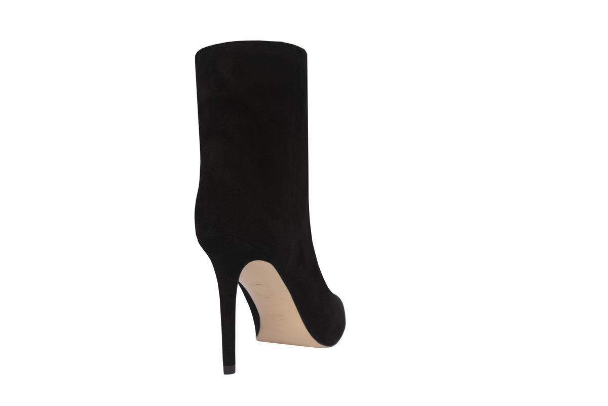 NINA ANTE NEGRO